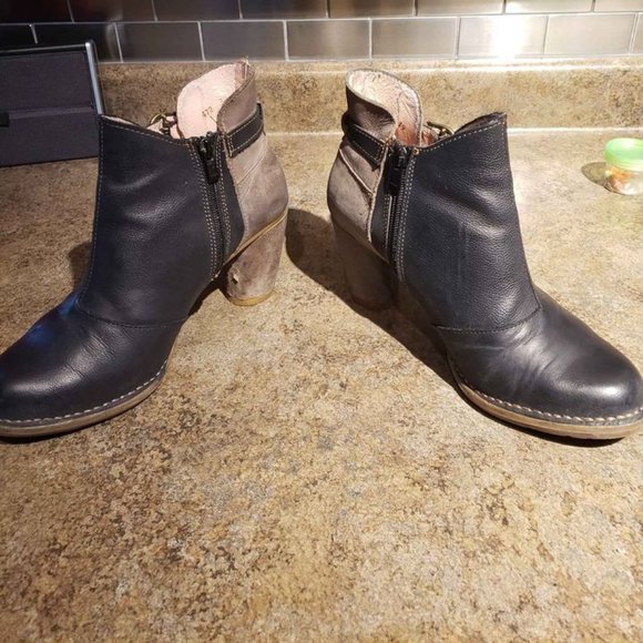 El Naturalista Leather Ankle Boots